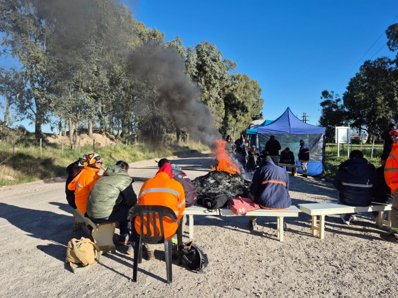 Tras los despidos, trabajadores protestan frente a Galasur